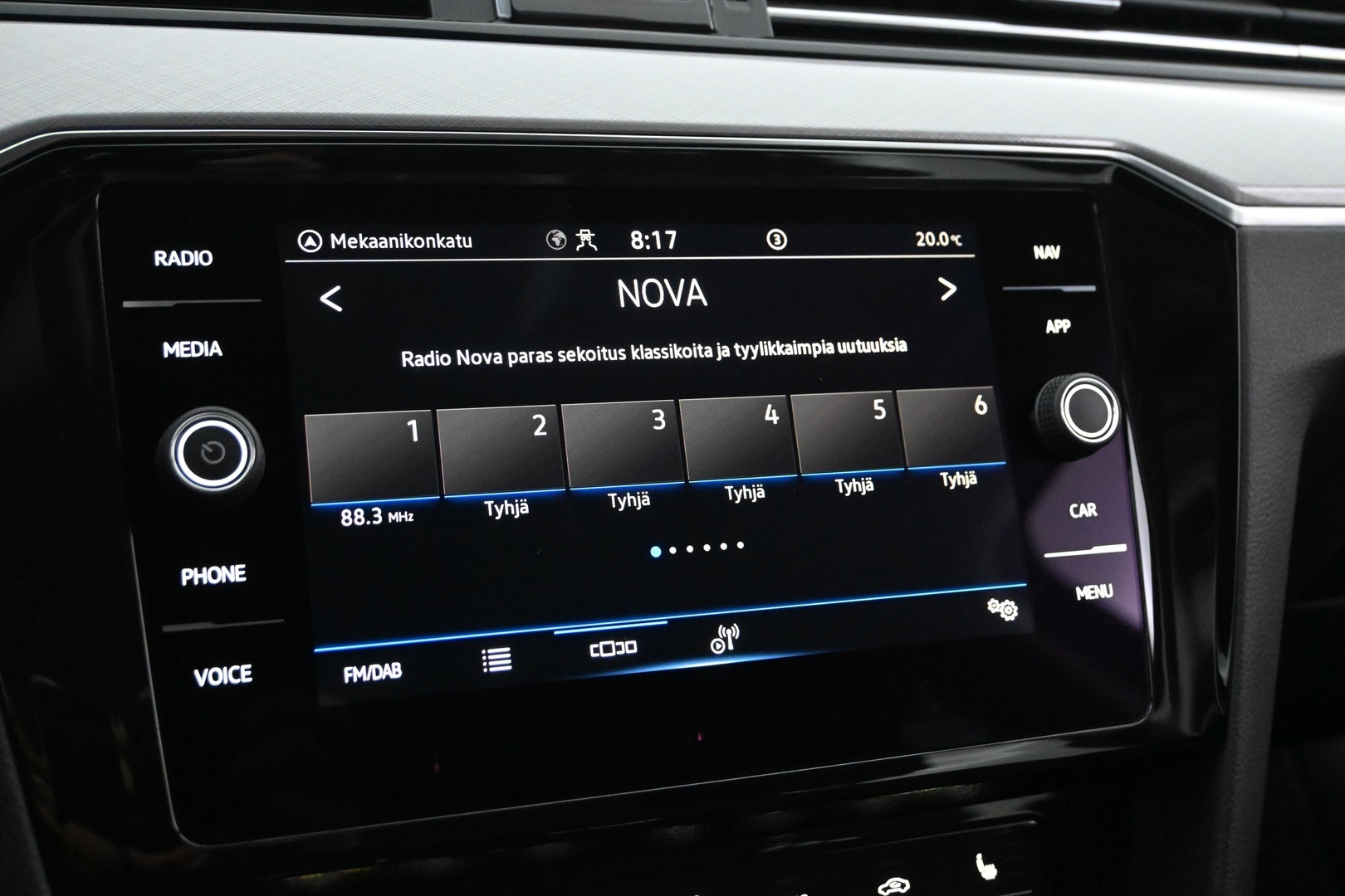 VOLKSWAGEN Passat 2023