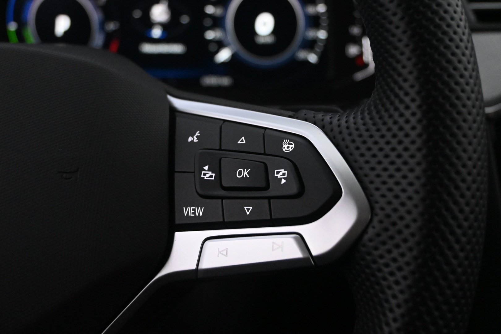 VOLKSWAGEN Passat 2023
