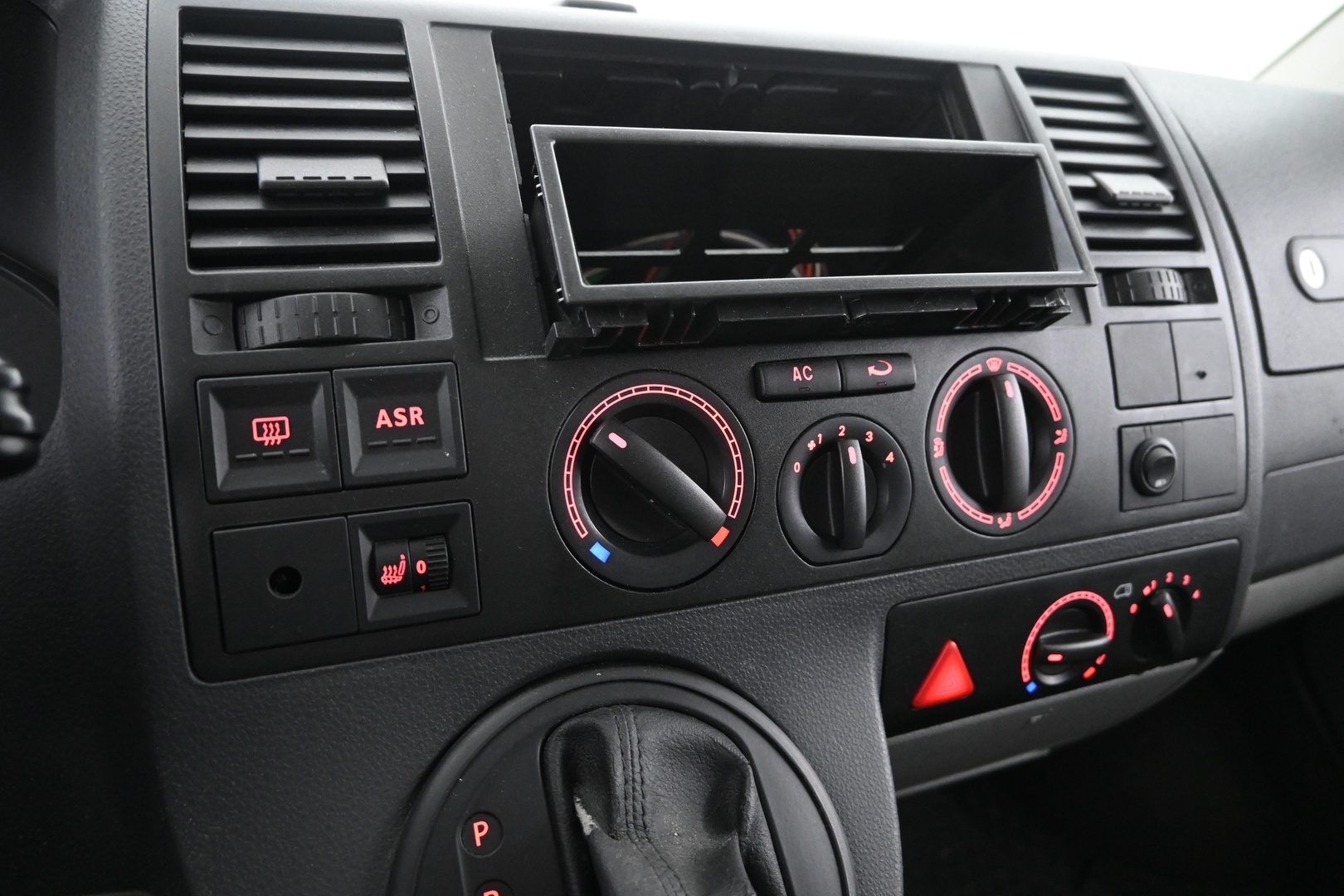 VOLKSWAGEN Transporter 2005