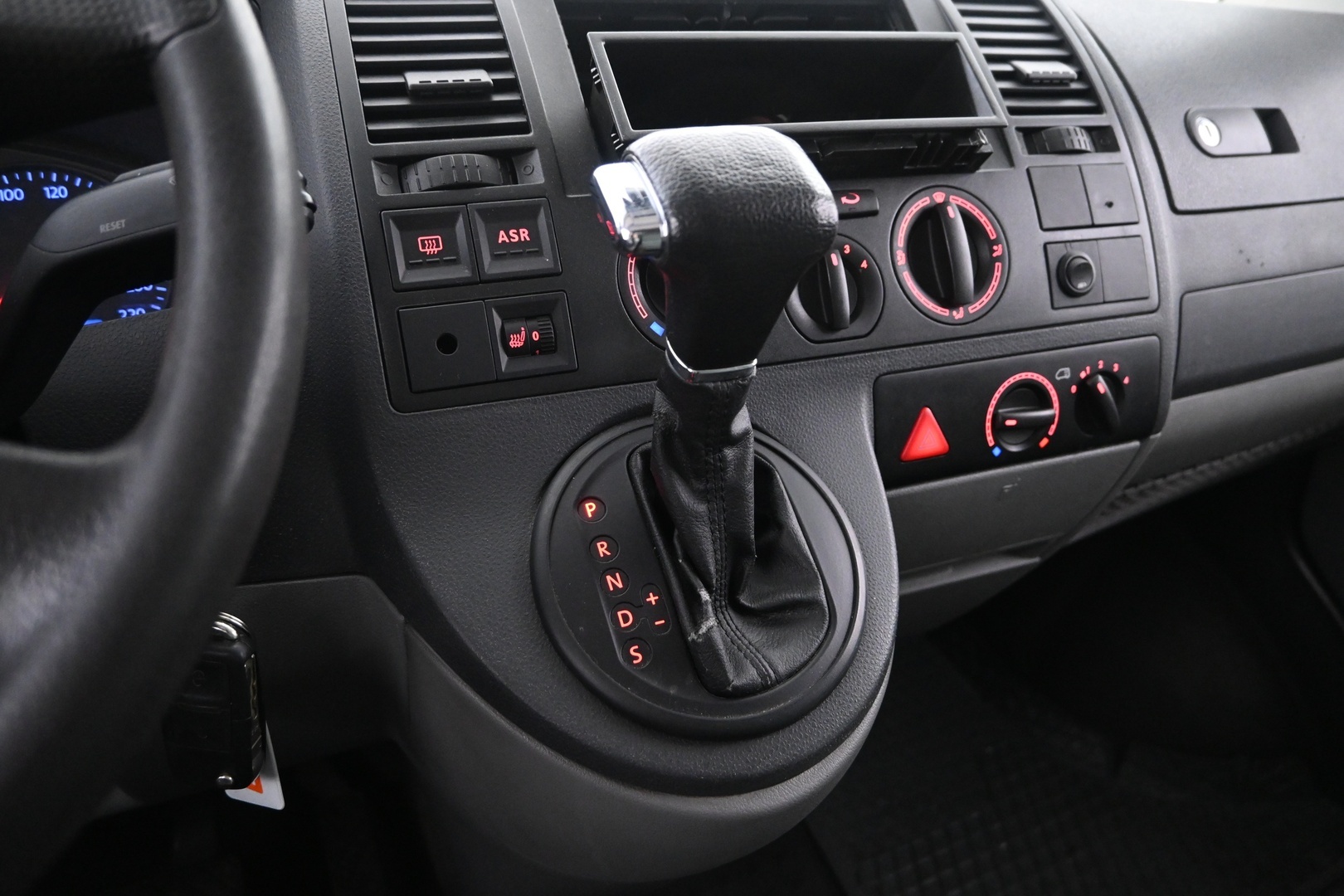 VOLKSWAGEN Transporter 2005