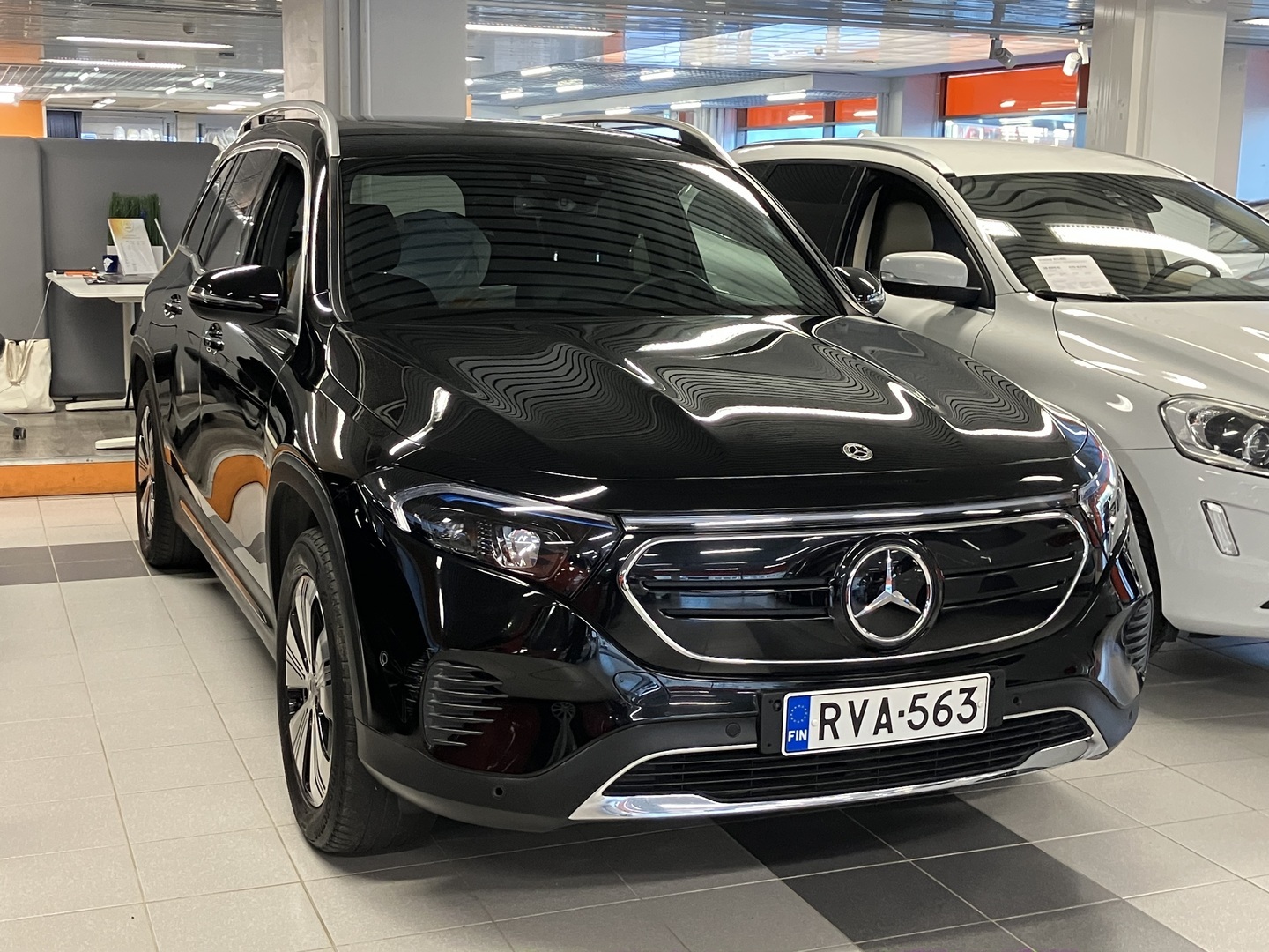 MERCEDES-BENZ EQB 2023