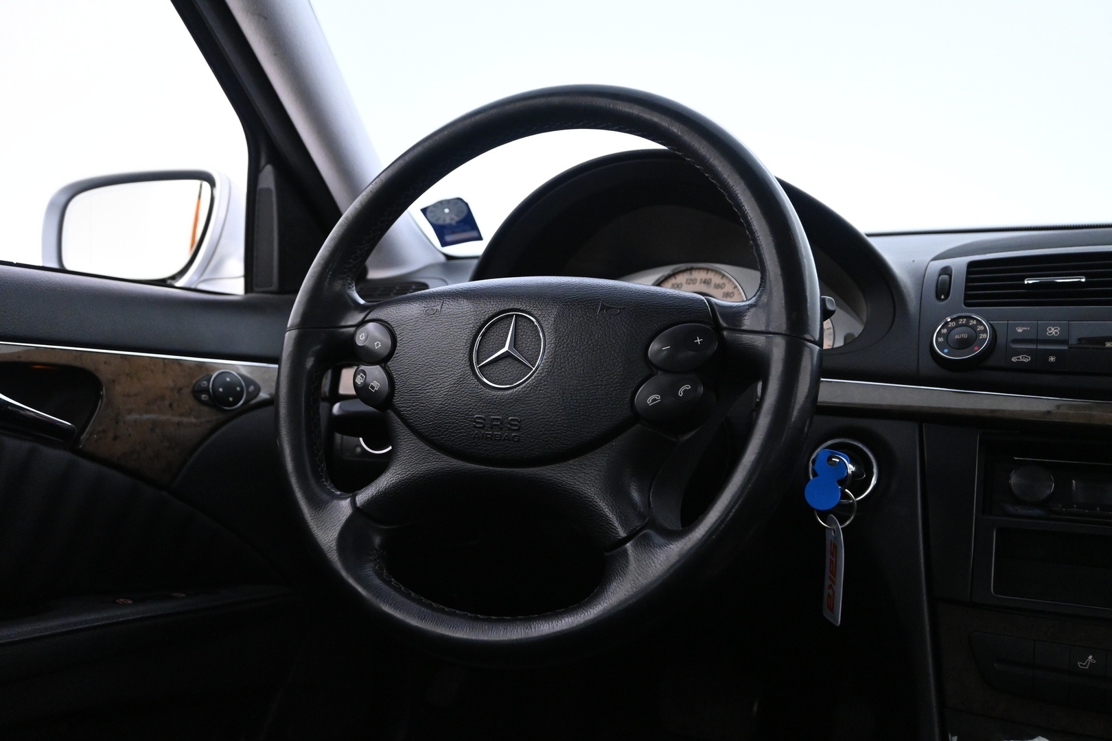 MERCEDES-BENZ E 2008