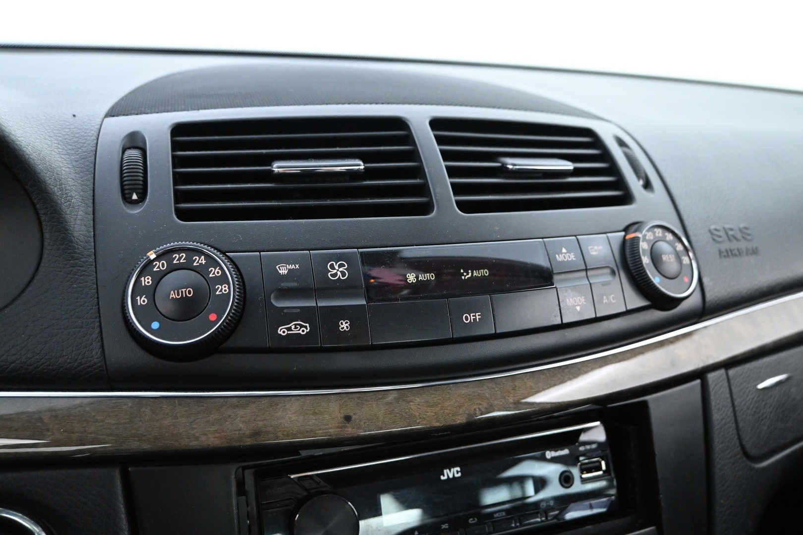 MERCEDES-BENZ E 2008