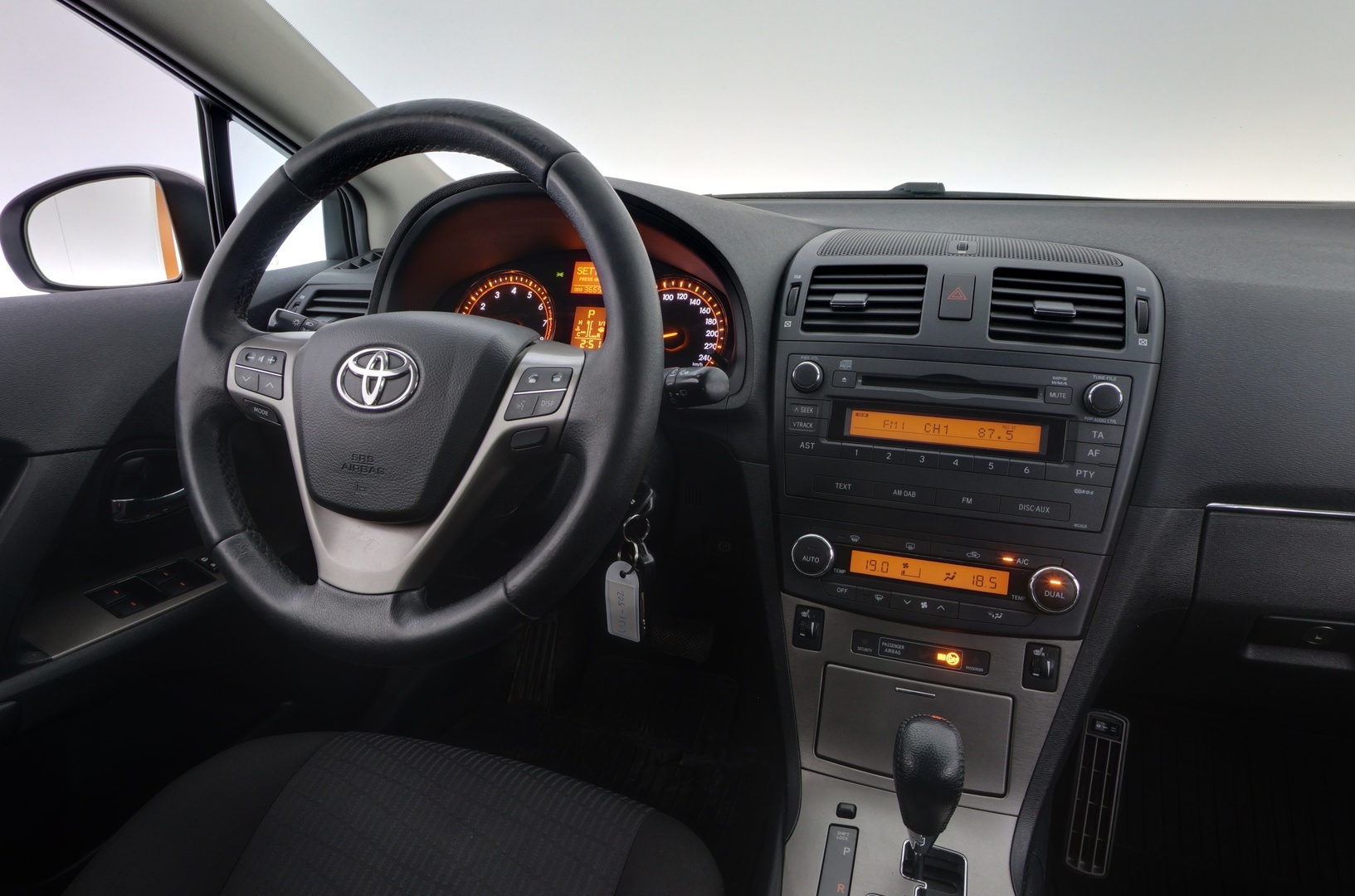 TOYOTA Avensis 2010