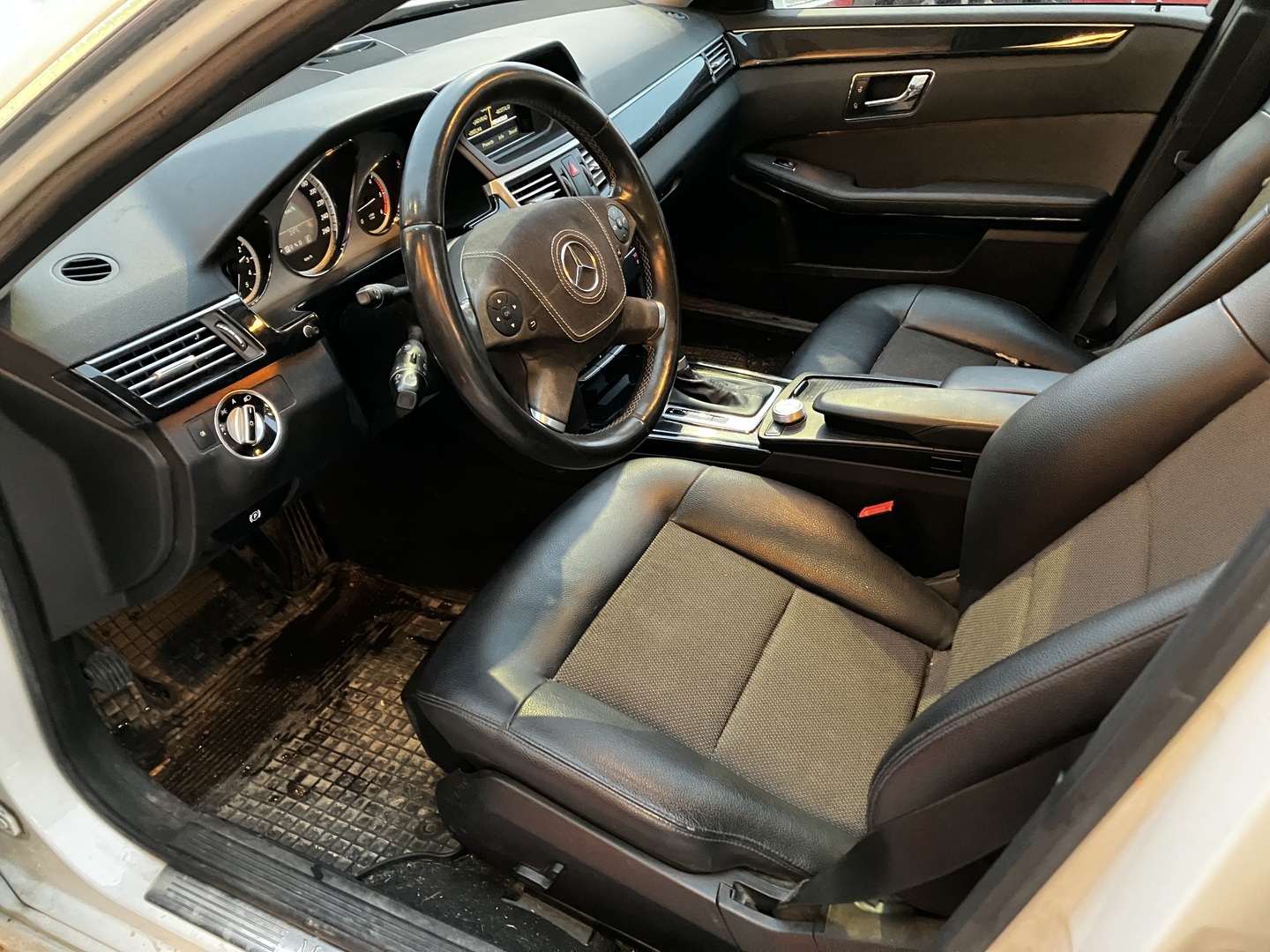 MERCEDES-BENZ E 2011