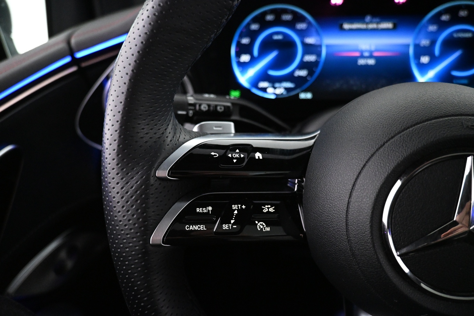 MERCEDES-BENZ EQE SUV 2025