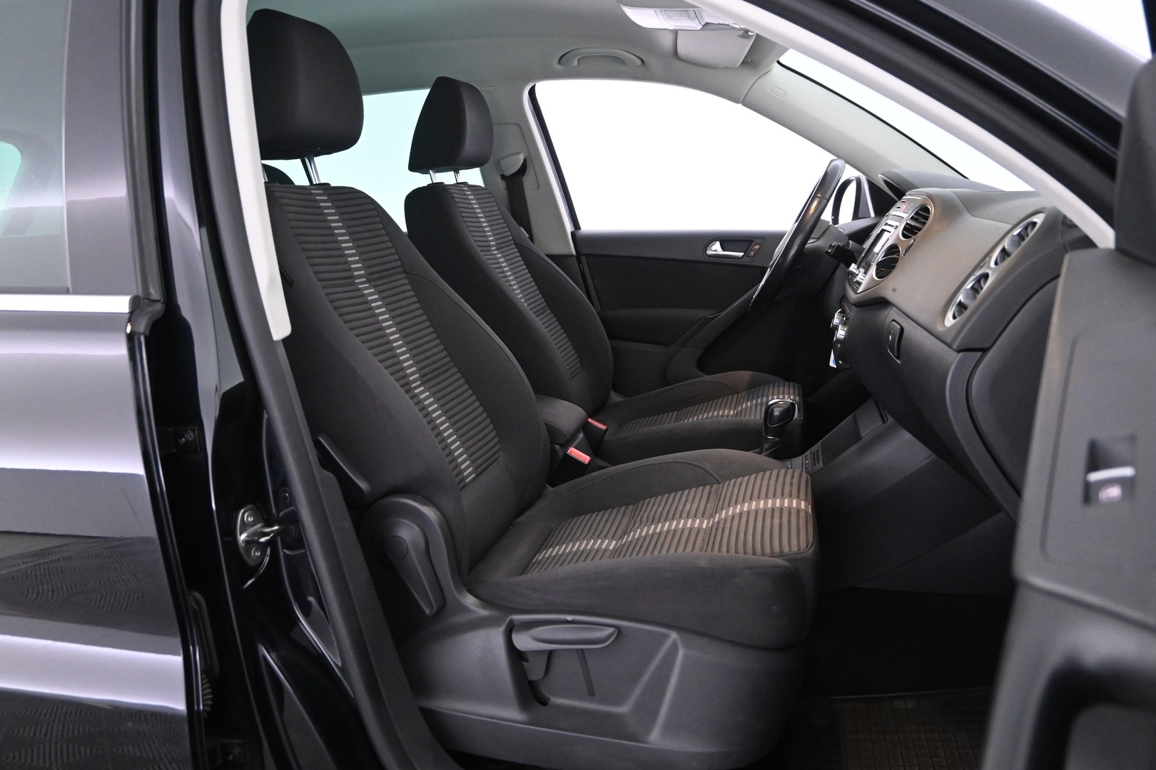 VOLKSWAGEN Tiguan 2011