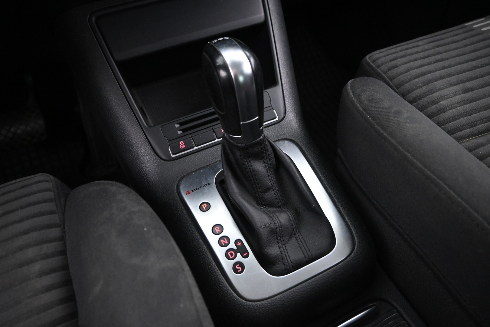 VOLKSWAGEN Tiguan 2011