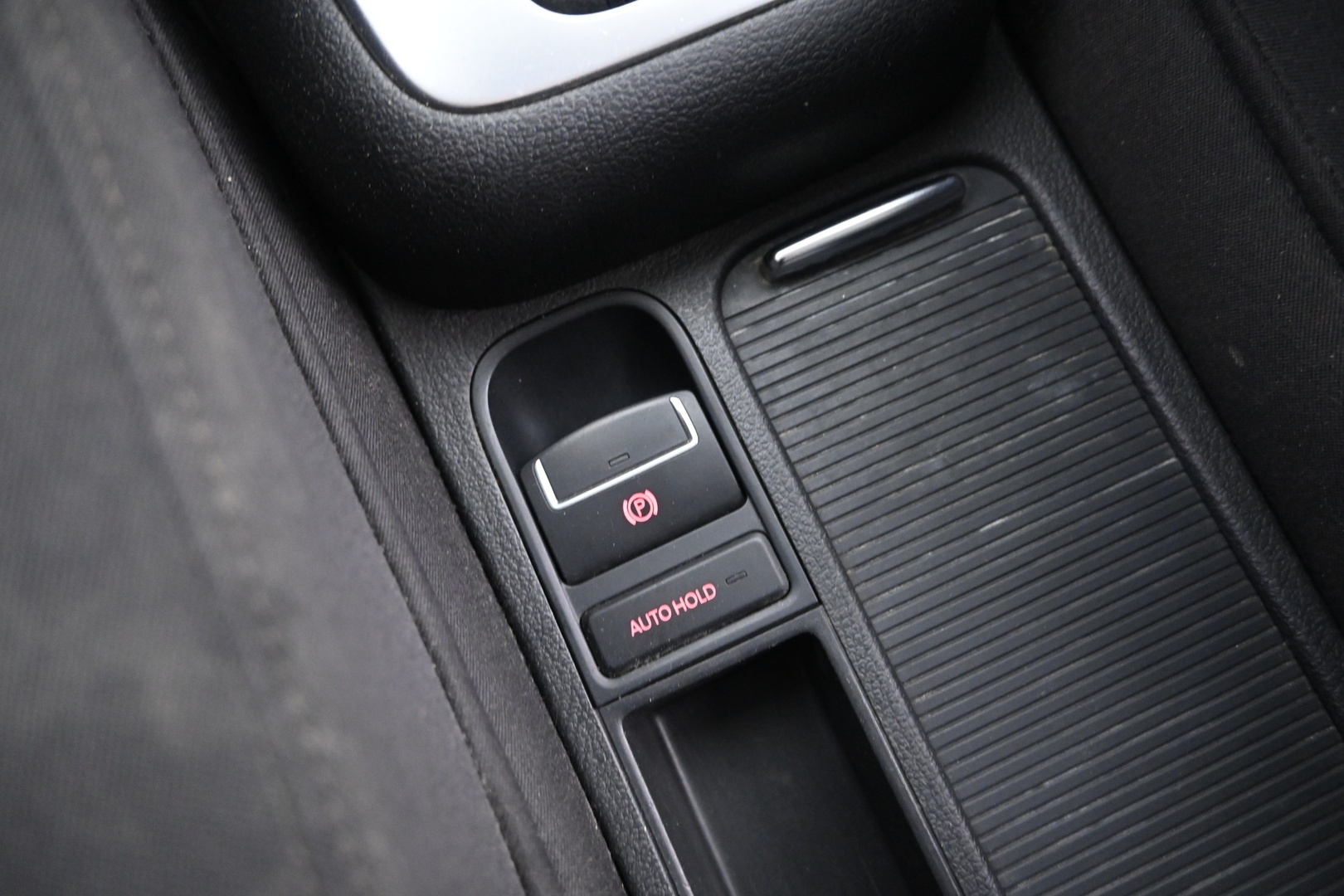 VOLKSWAGEN Tiguan 2011