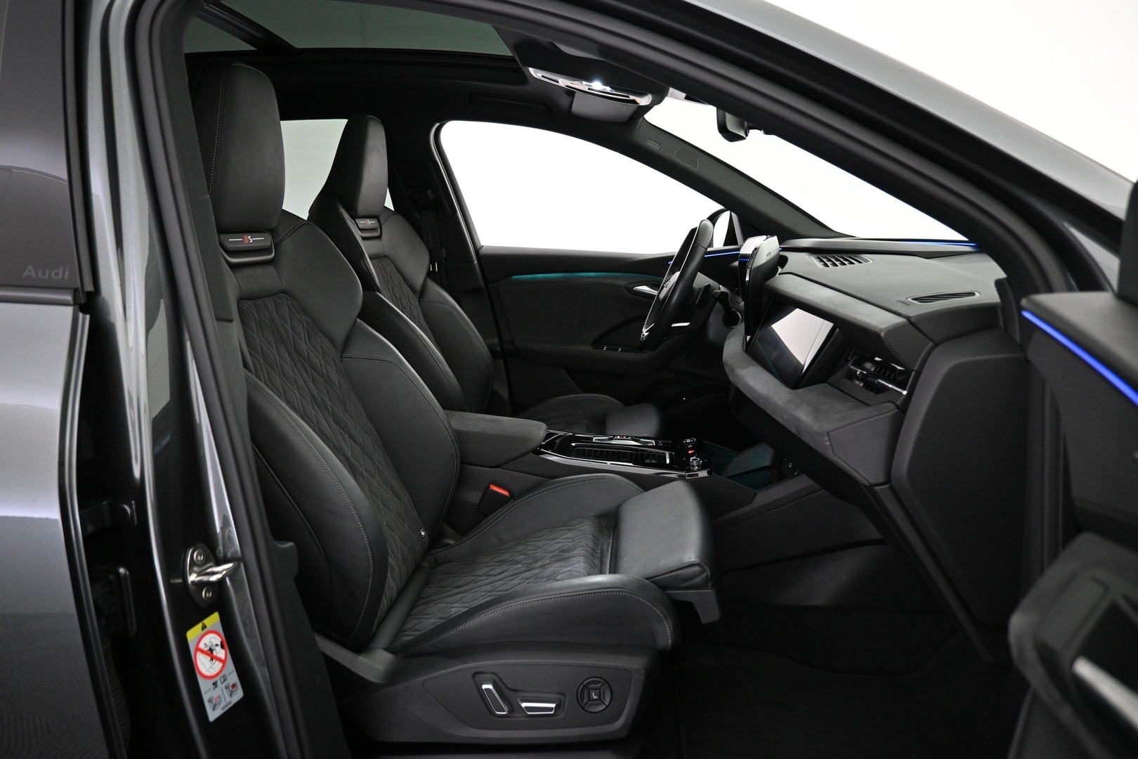 AUDI Q6 e-tron 2024