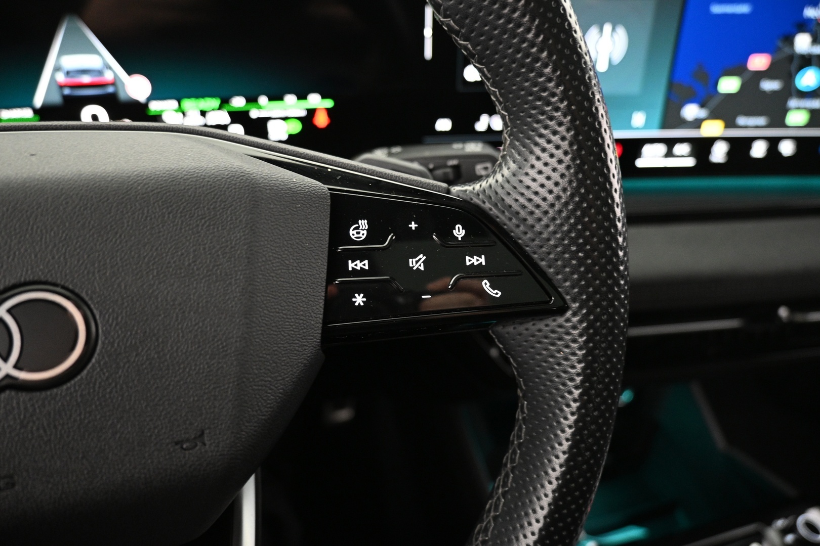 AUDI Q6 e-tron 2024
