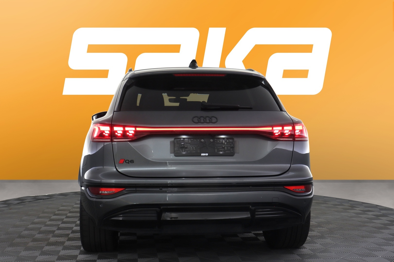 AUDI Q6 e-tron 2024