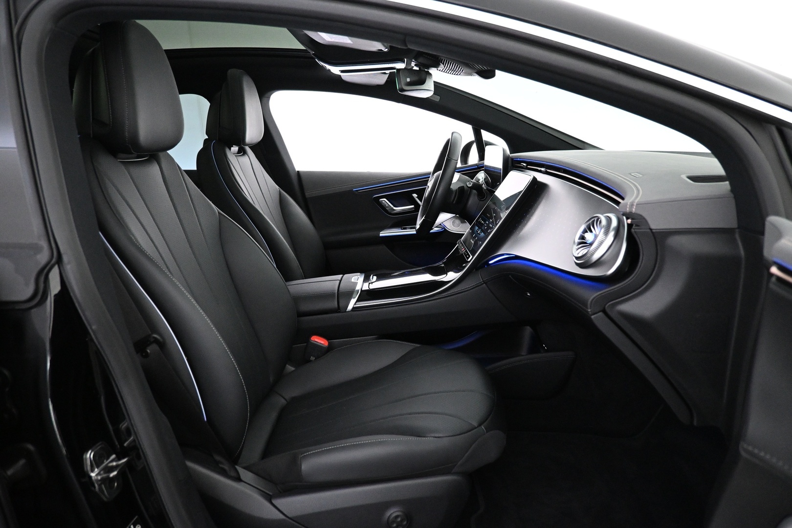 MERCEDES-BENZ EQE 2023