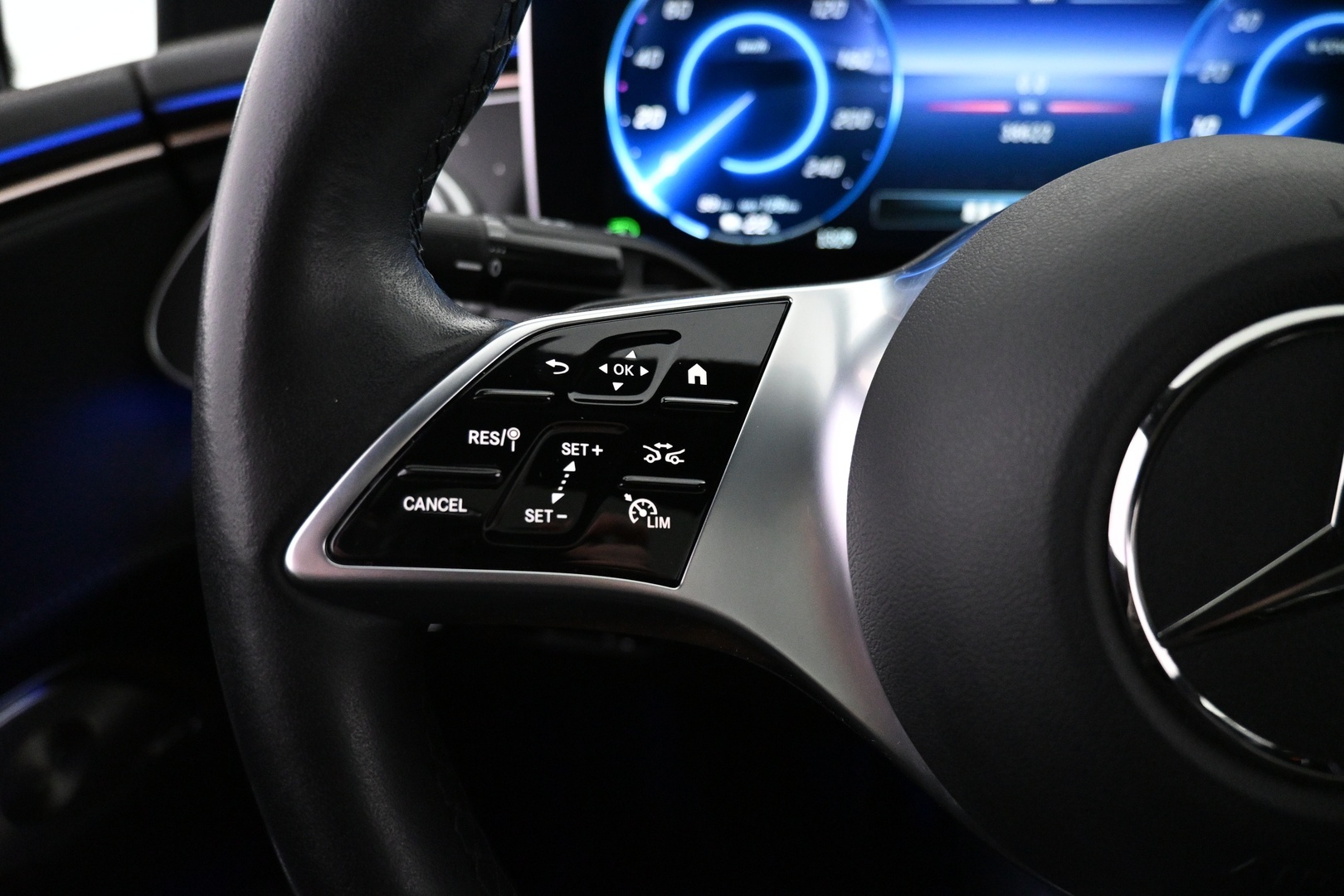 MERCEDES-BENZ EQE 2023