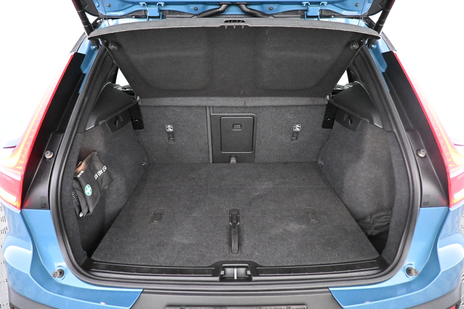 VOLVO XC40 2023