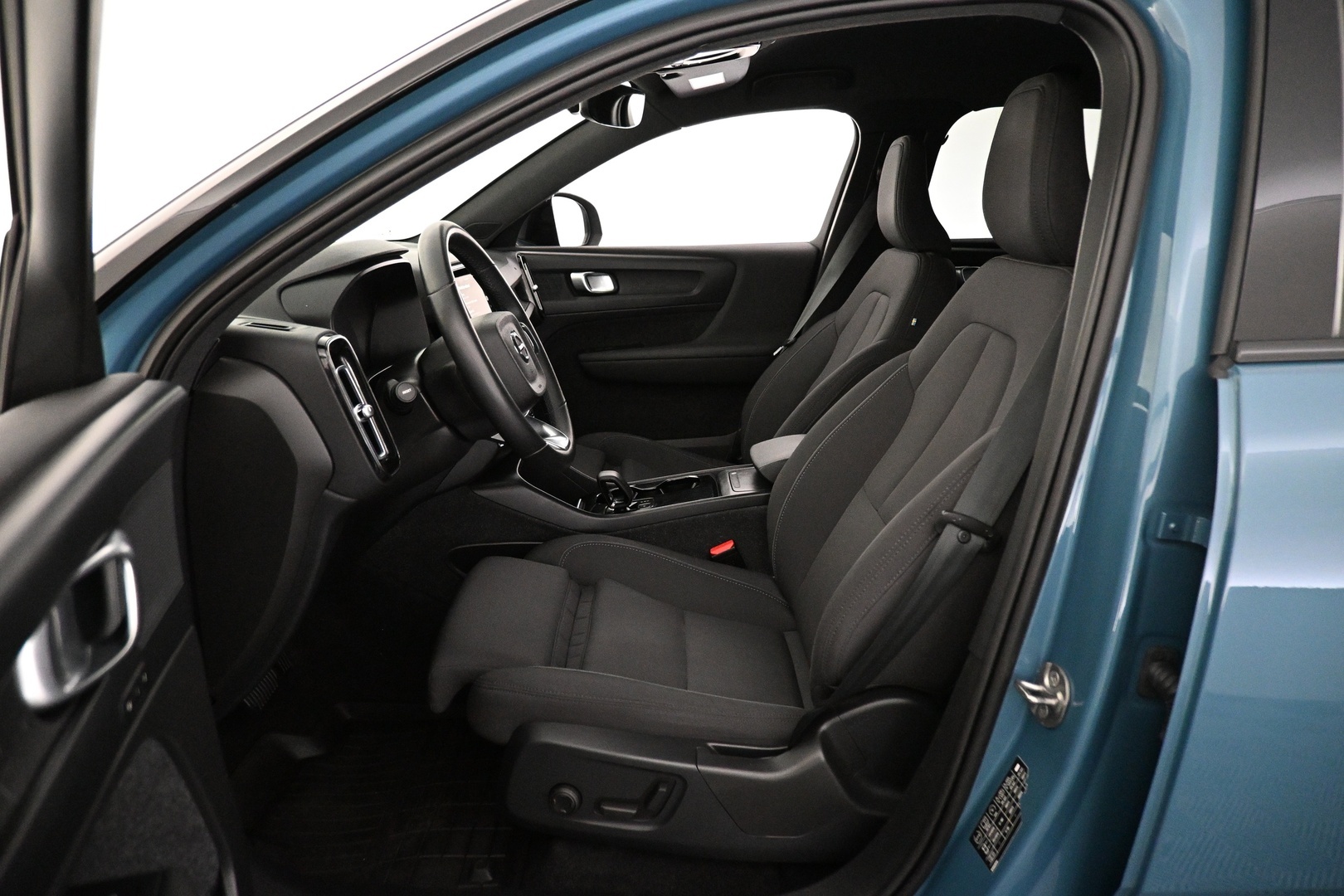 VOLVO XC40 2023