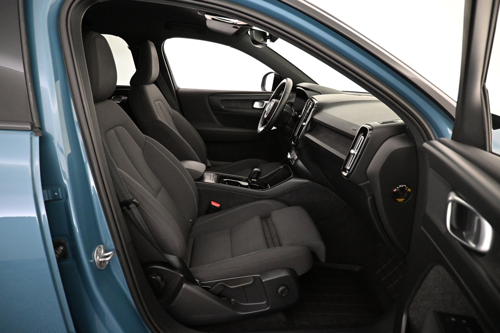 VOLVO XC40 2023