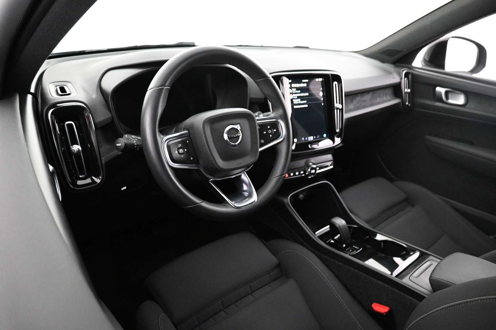 VOLVO XC40 2023
