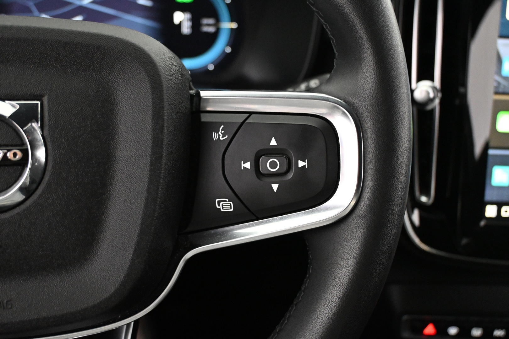 VOLVO XC40 2023