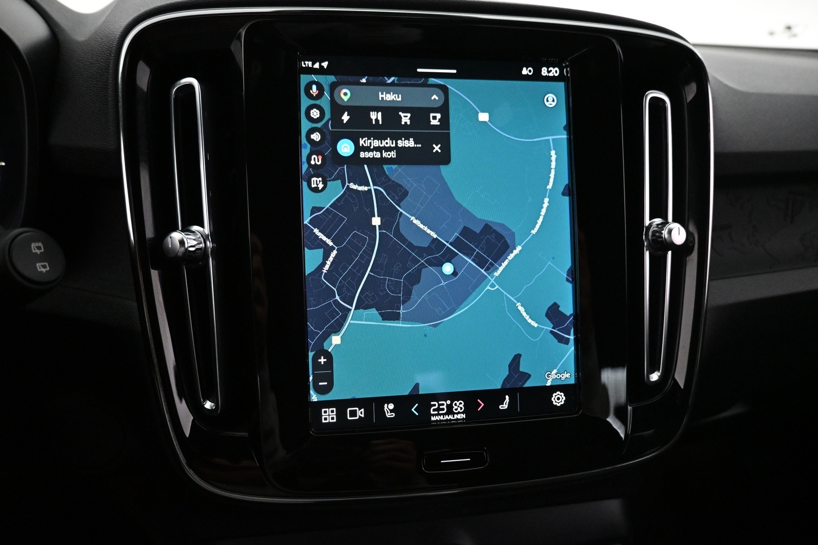VOLVO XC40 2023