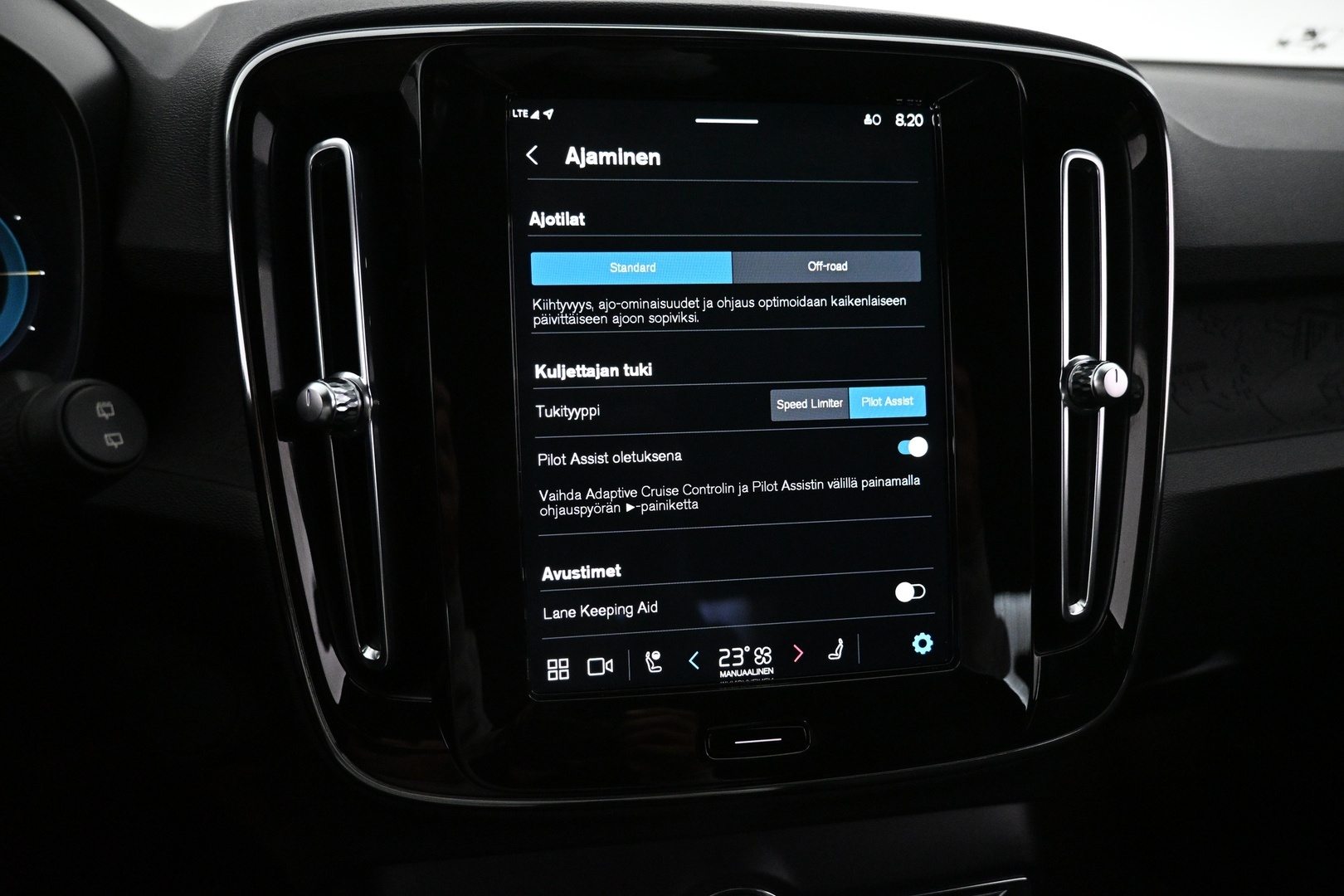 VOLVO XC40 2023