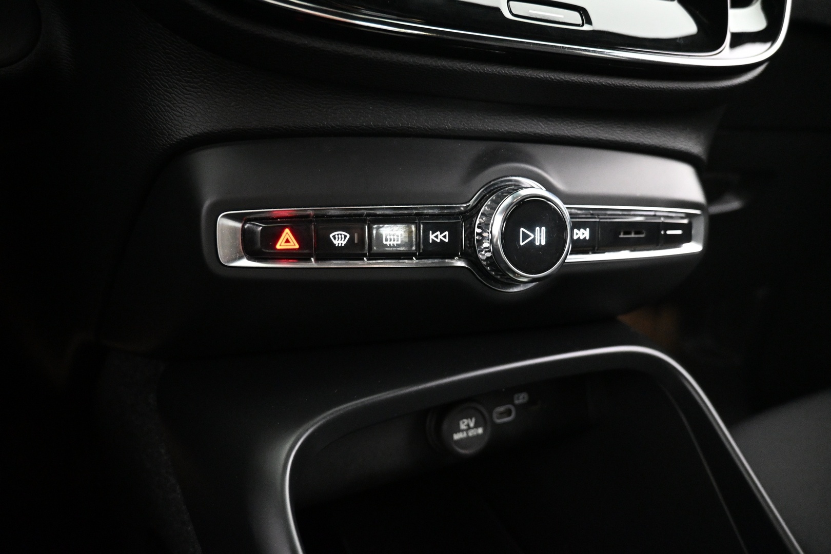 VOLVO XC40 2023