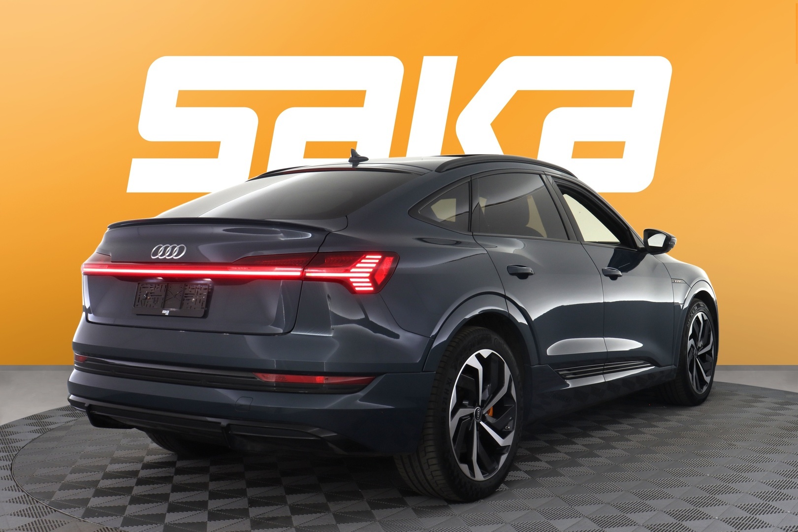 AUDI e-tron 2021