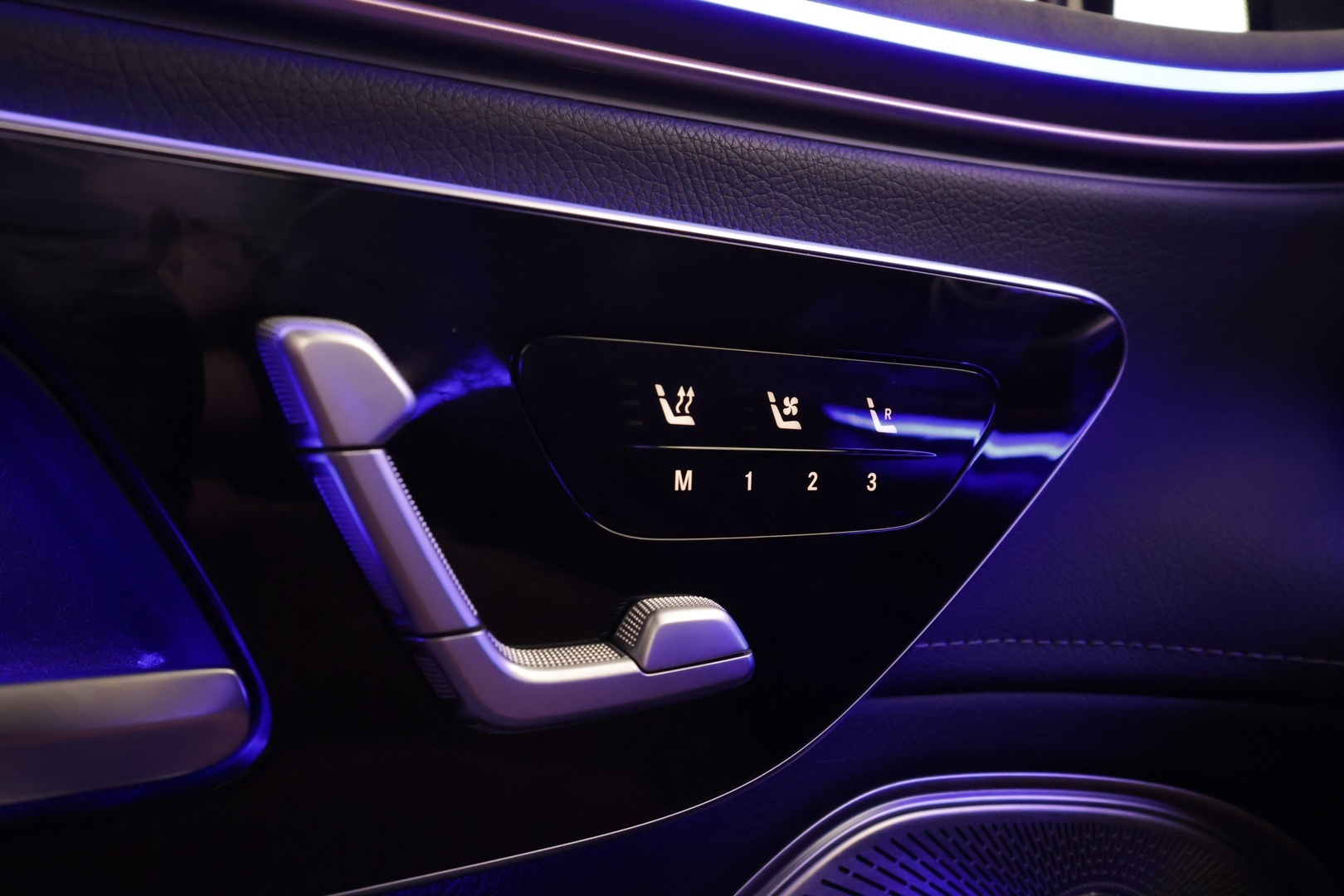 MERCEDES-BENZ EQS SUV 2023