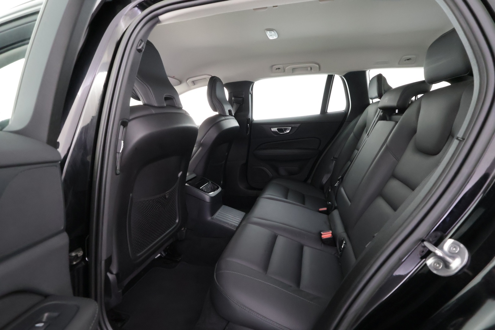 VOLVO V60 2023