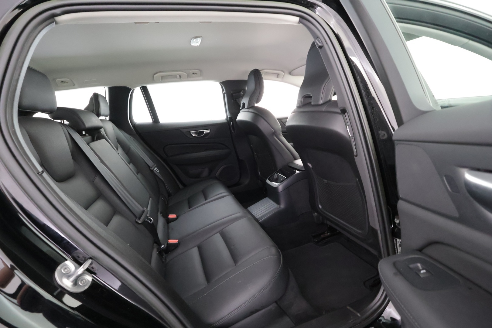 VOLVO V60 2023
