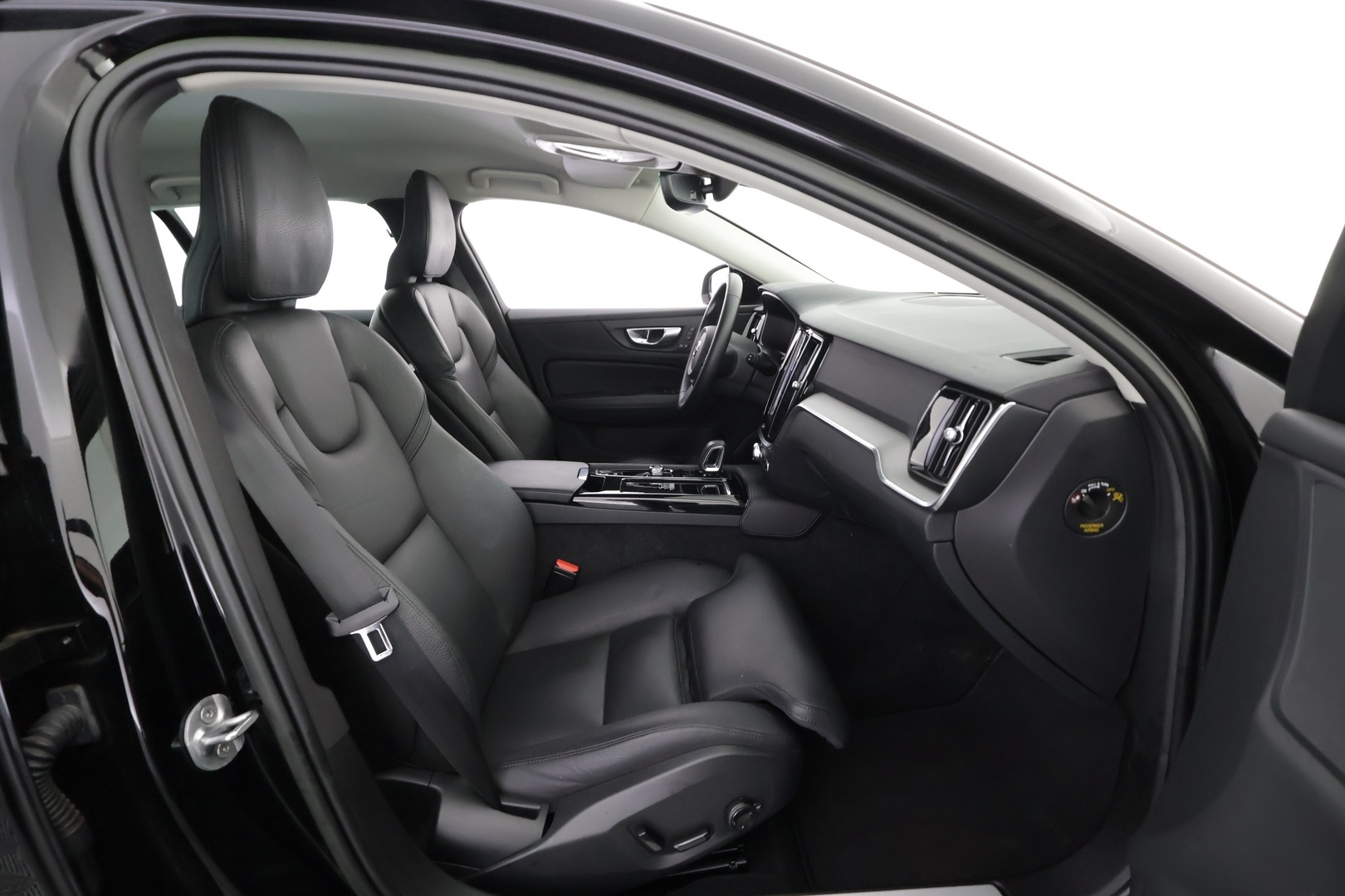VOLVO V60 2023