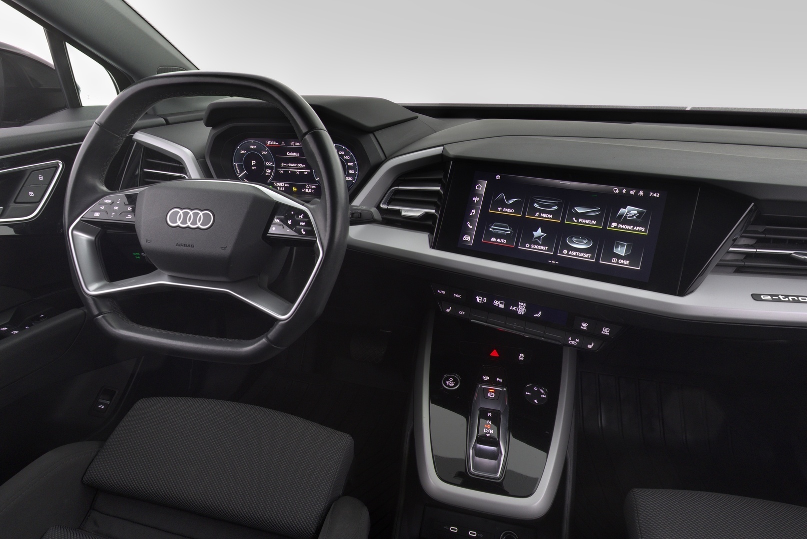 AUDI Q4 e-tron 2022