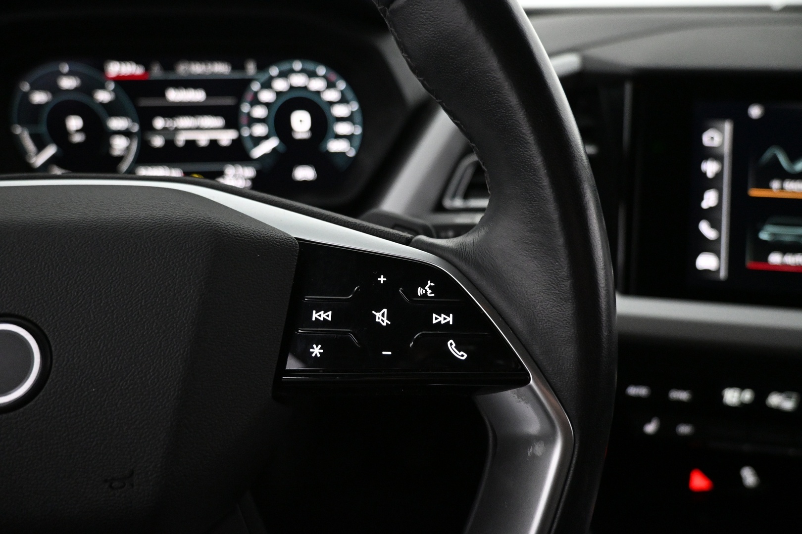 AUDI Q4 e-tron 2022