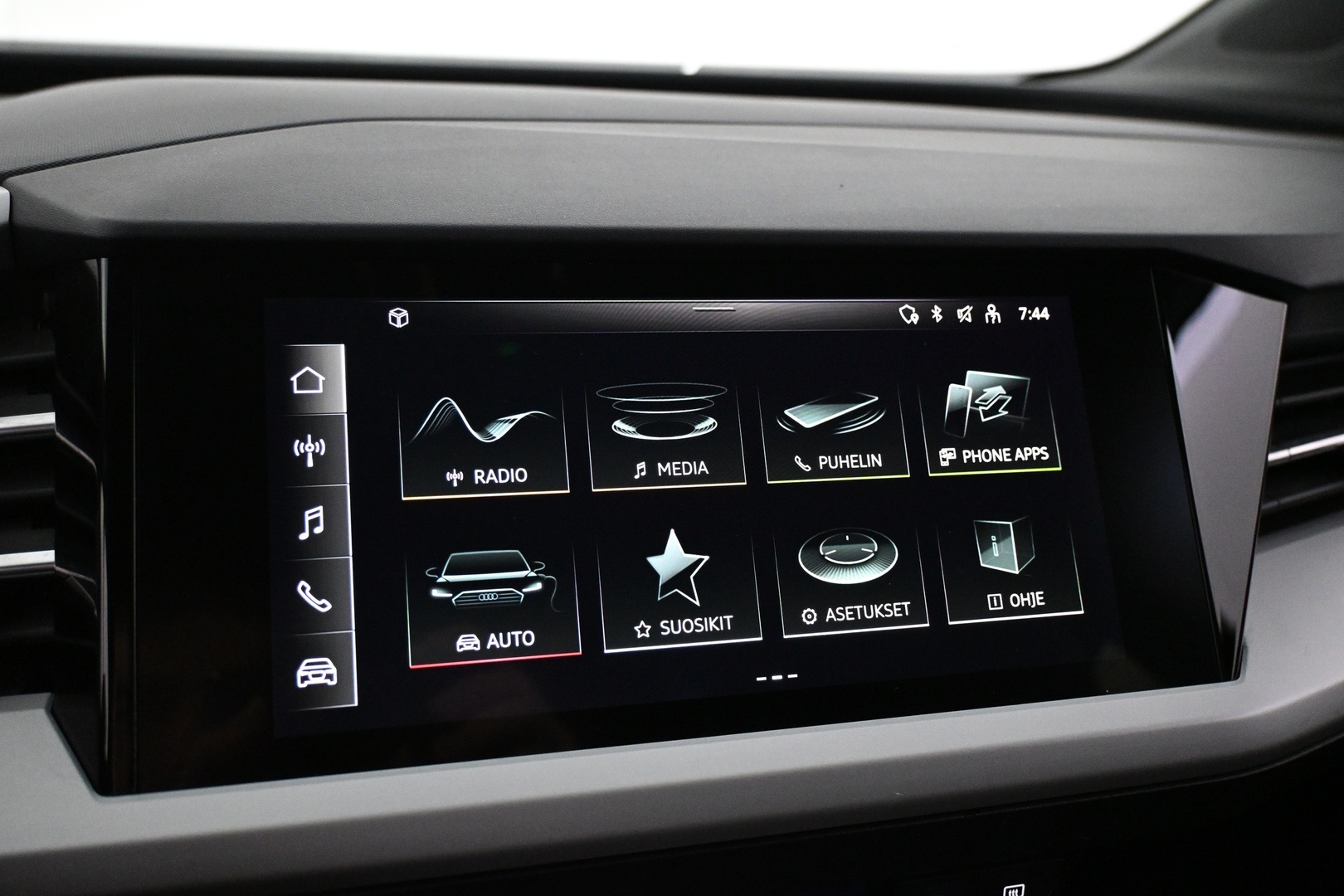 AUDI Q4 e-tron 2022