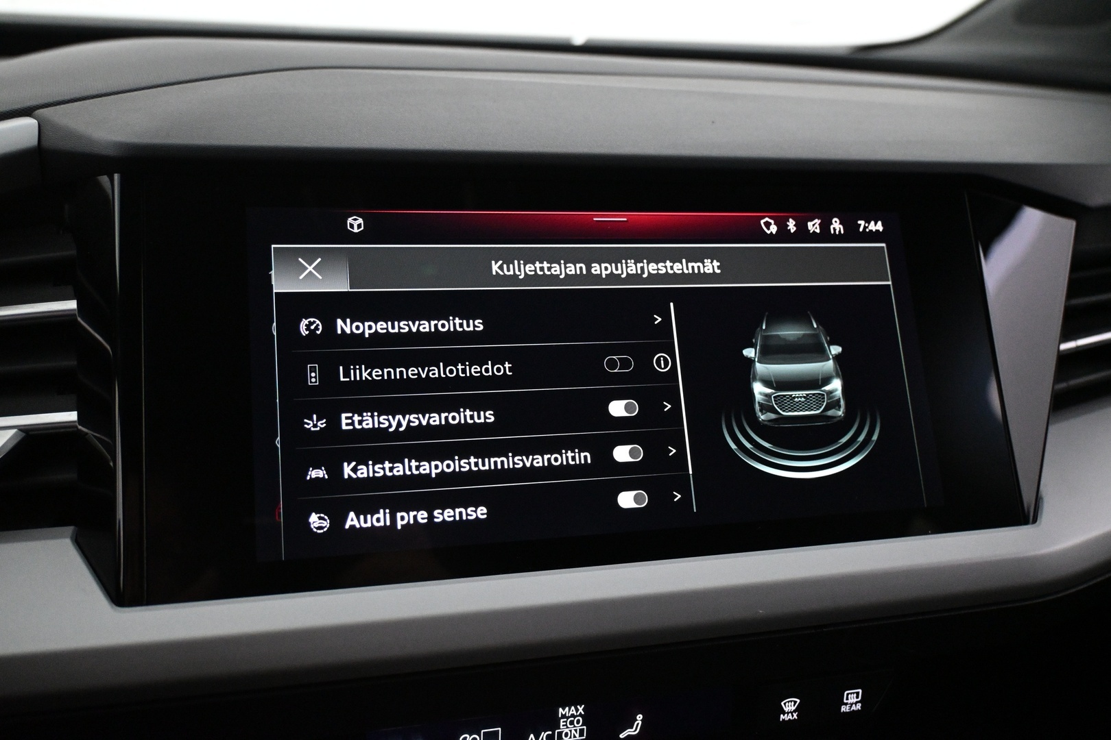 AUDI Q4 e-tron 2022