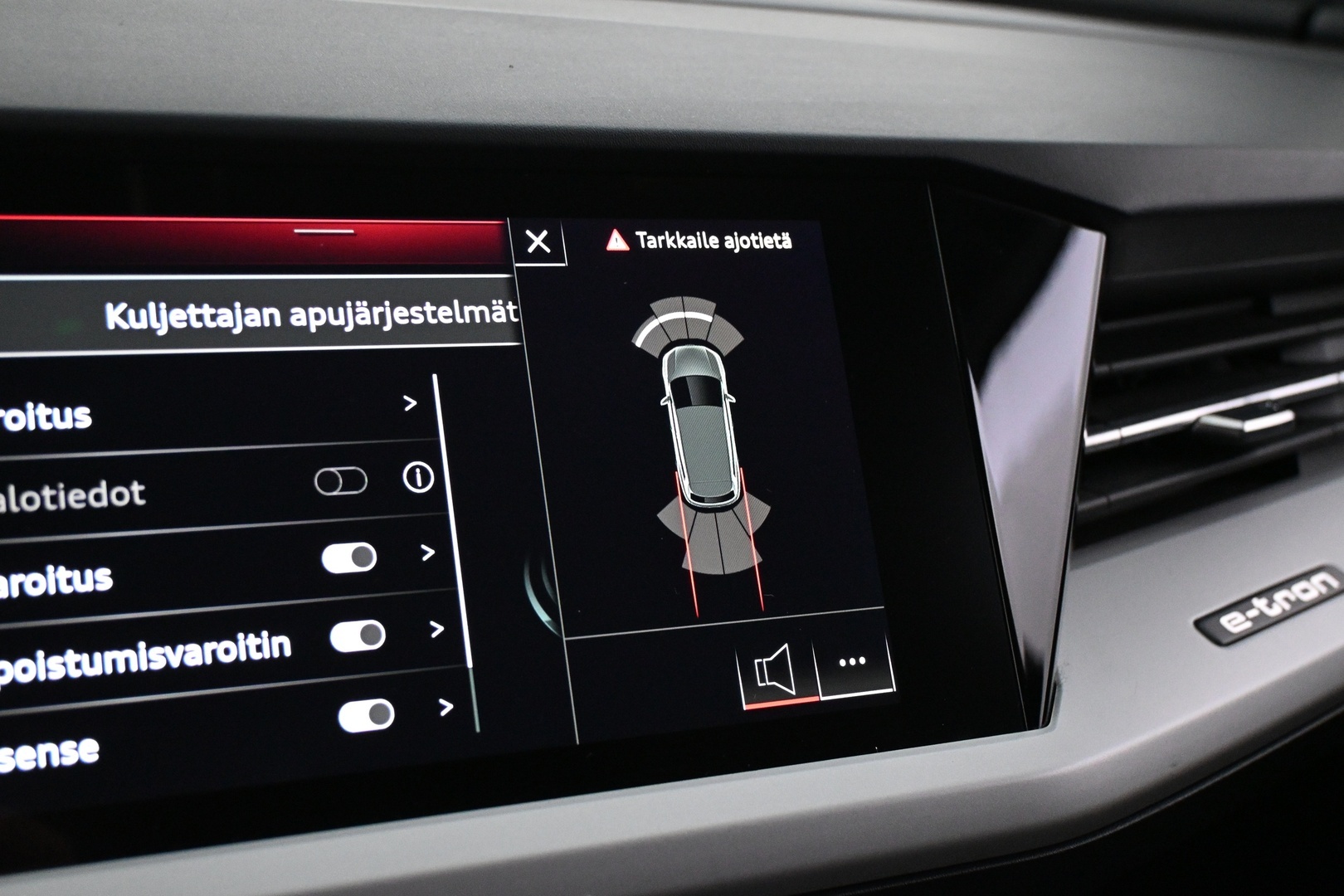 AUDI Q4 e-tron 2022