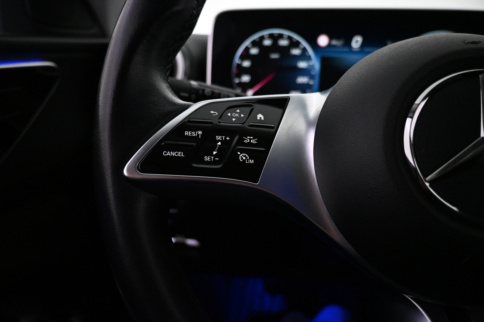 MERCEDES-BENZ C 2023