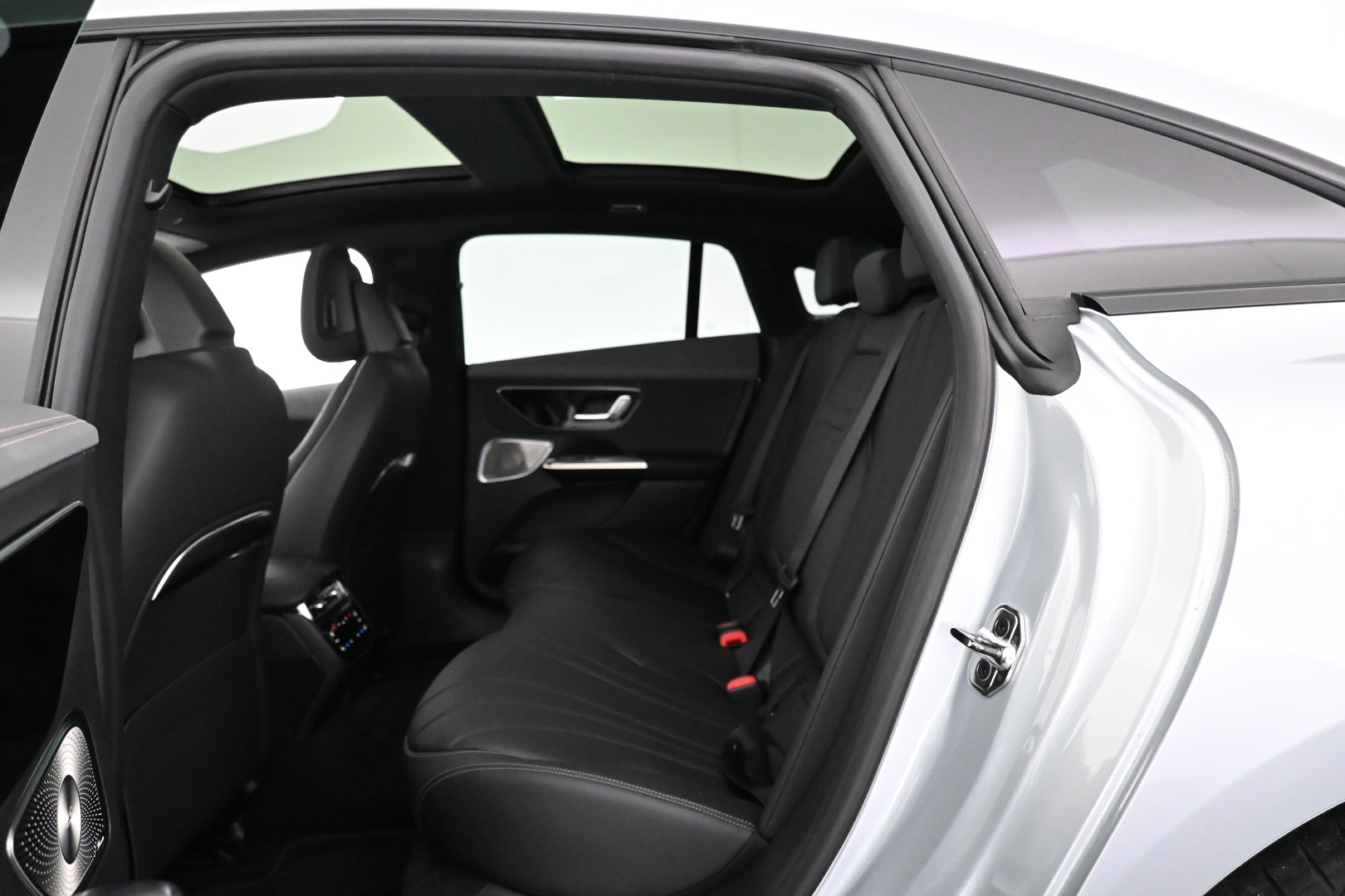 MERCEDES-BENZ EQE 2025