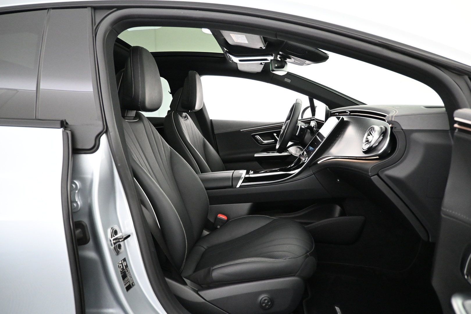 MERCEDES-BENZ EQE 2025