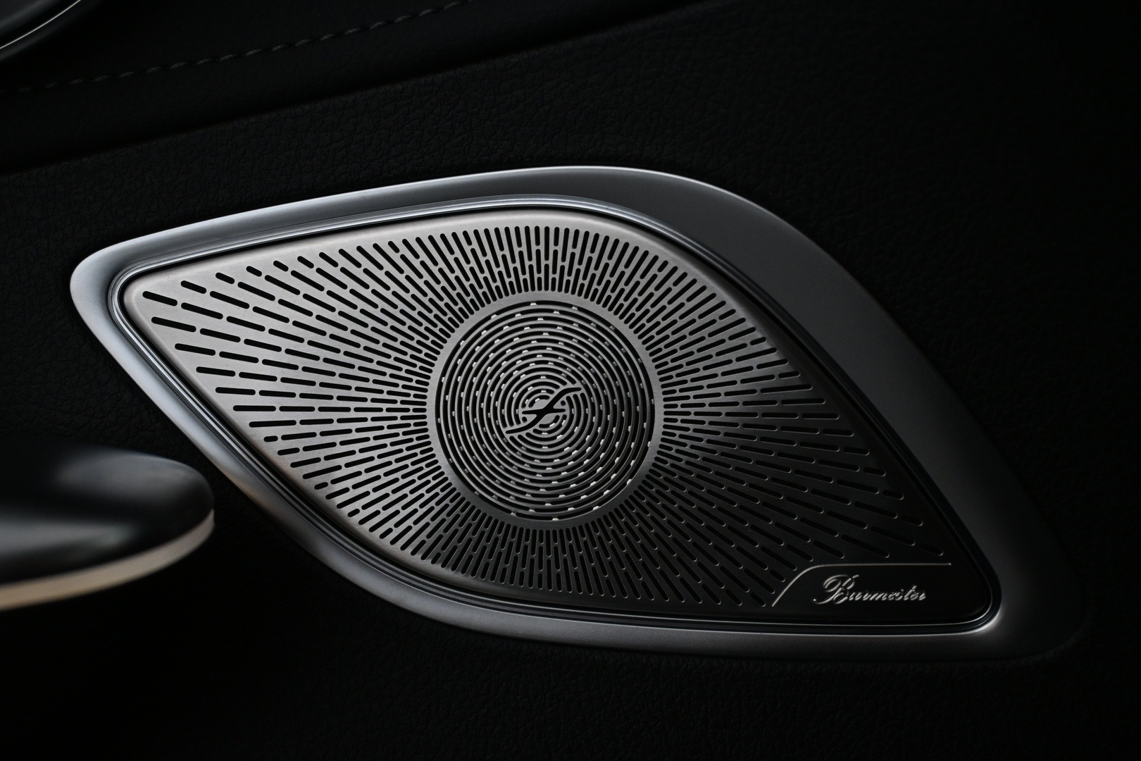 MERCEDES-BENZ EQE 2025