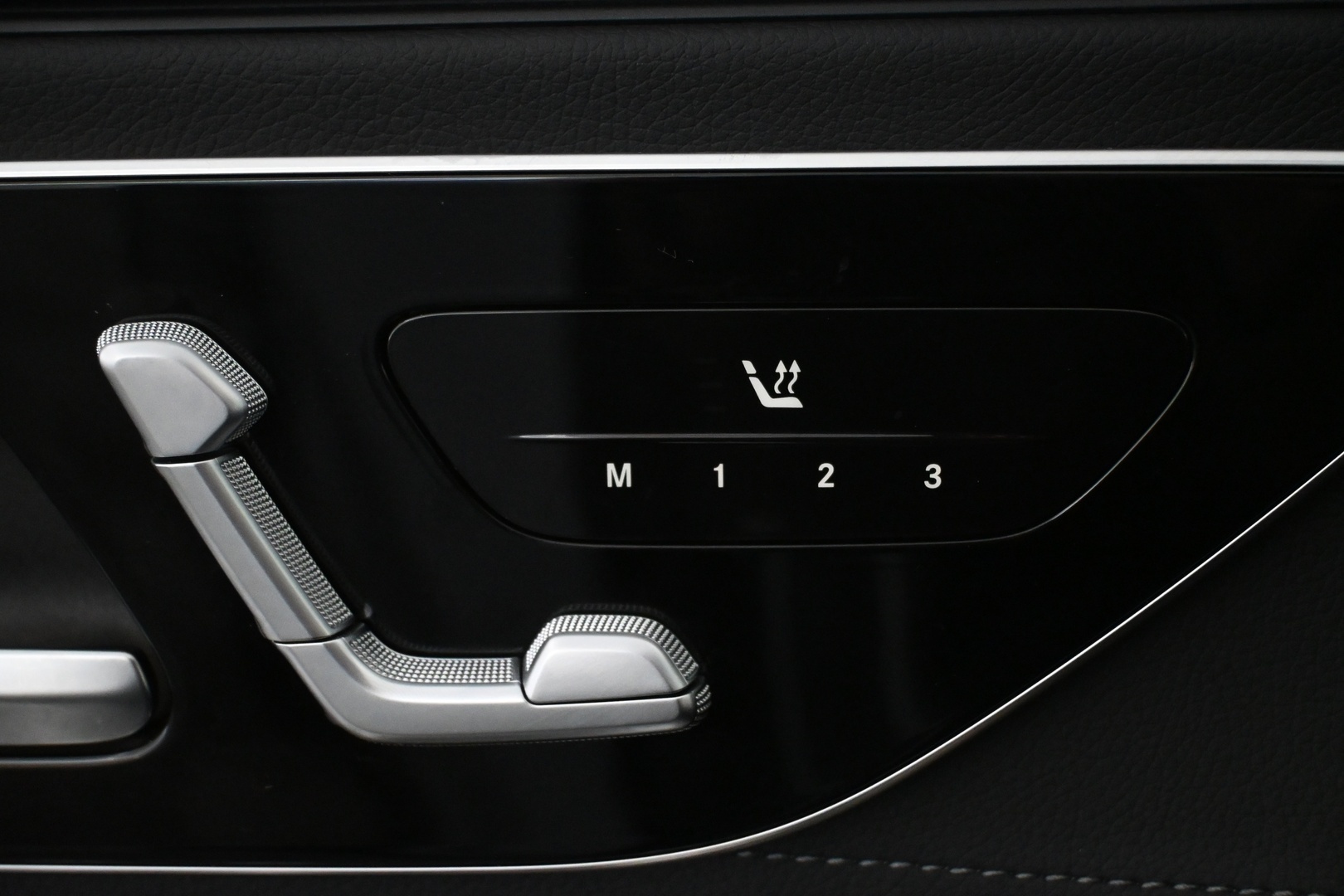 MERCEDES-BENZ EQE 2025