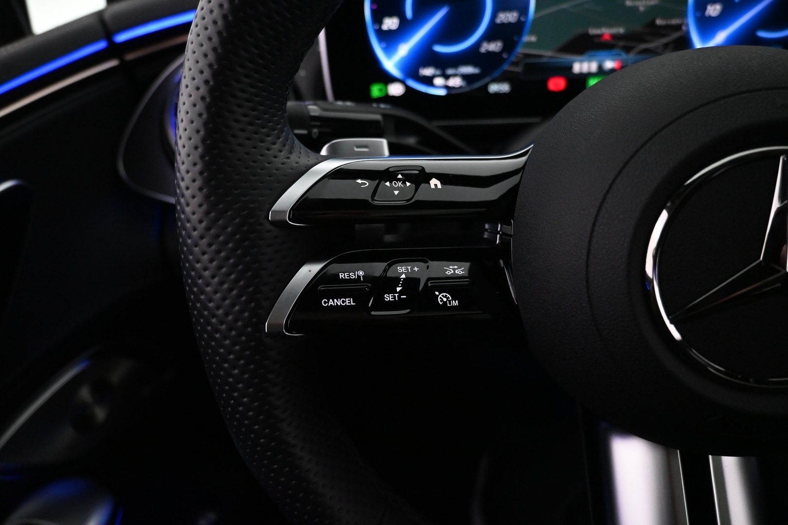 MERCEDES-BENZ EQE 2025