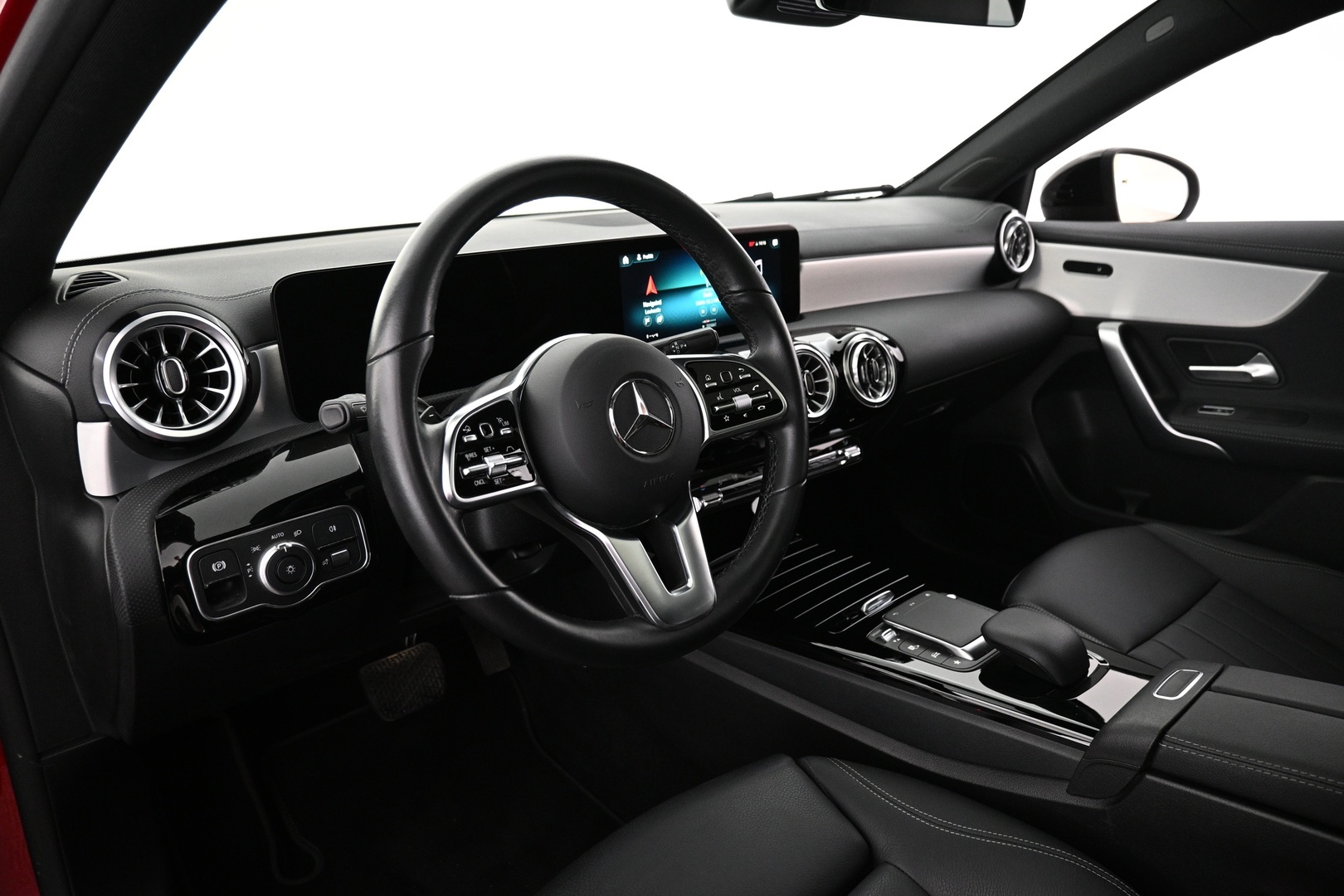 MERCEDES-BENZ A 2023