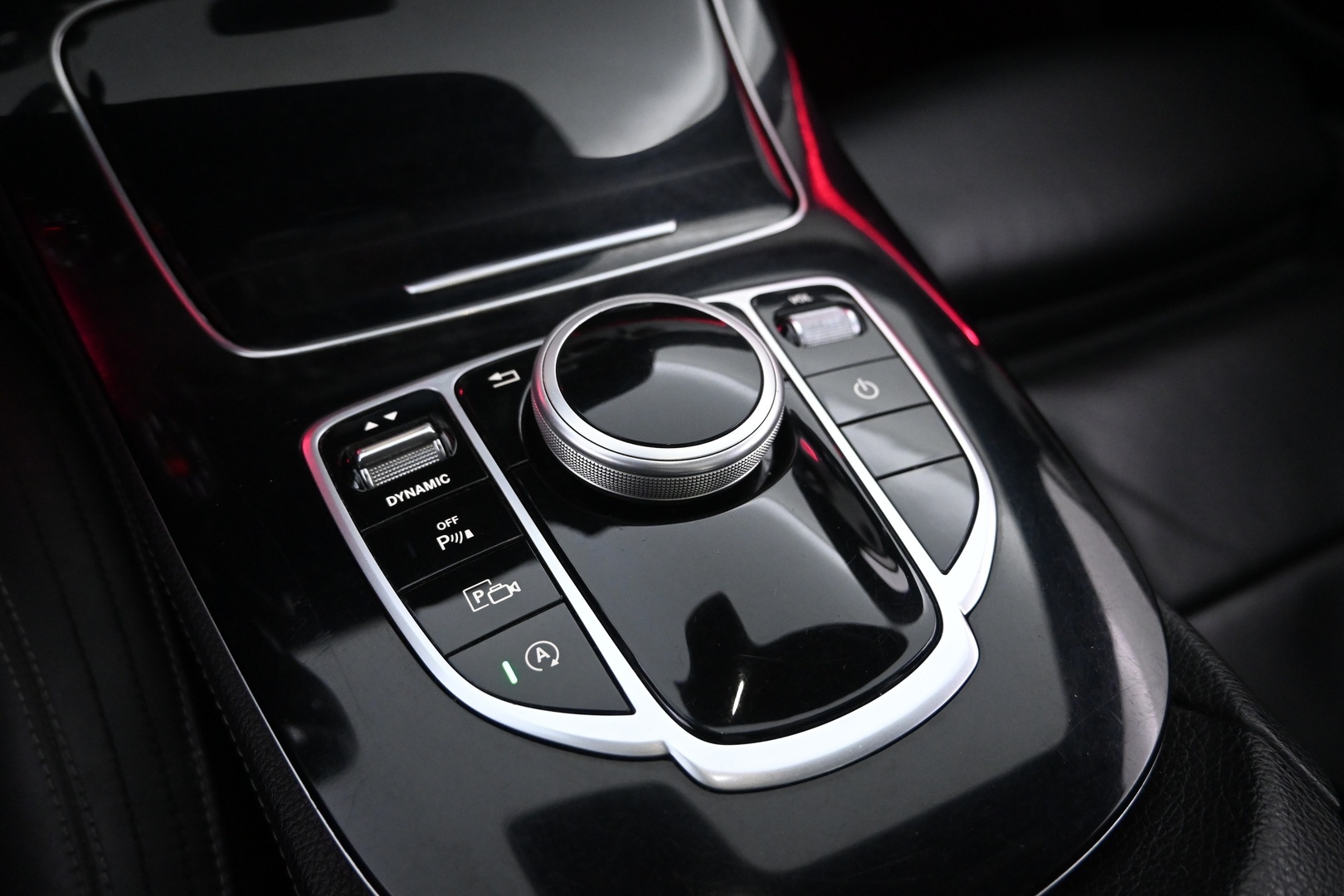 MERCEDES-BENZ E 2019