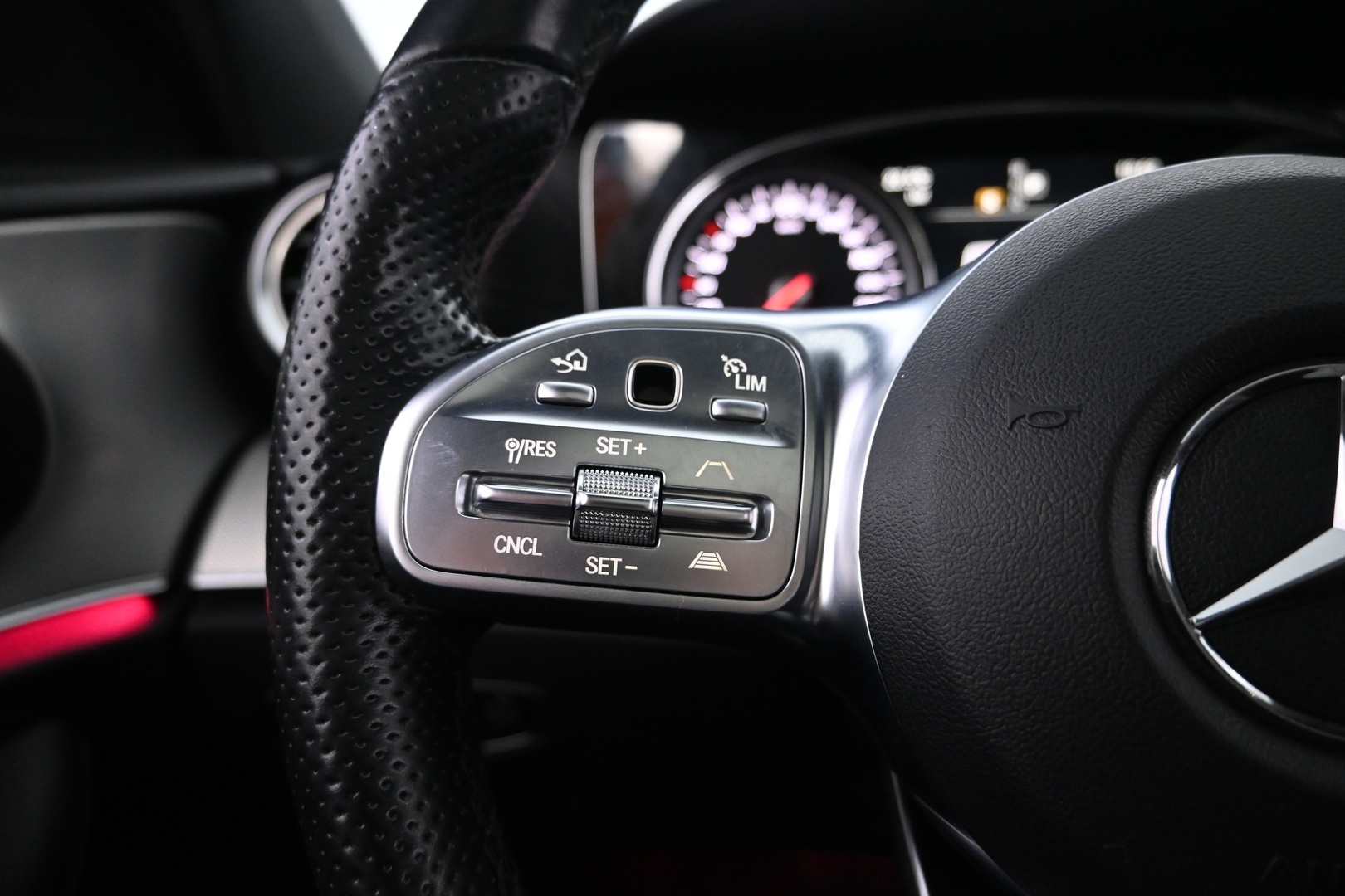 MERCEDES-BENZ E 2019