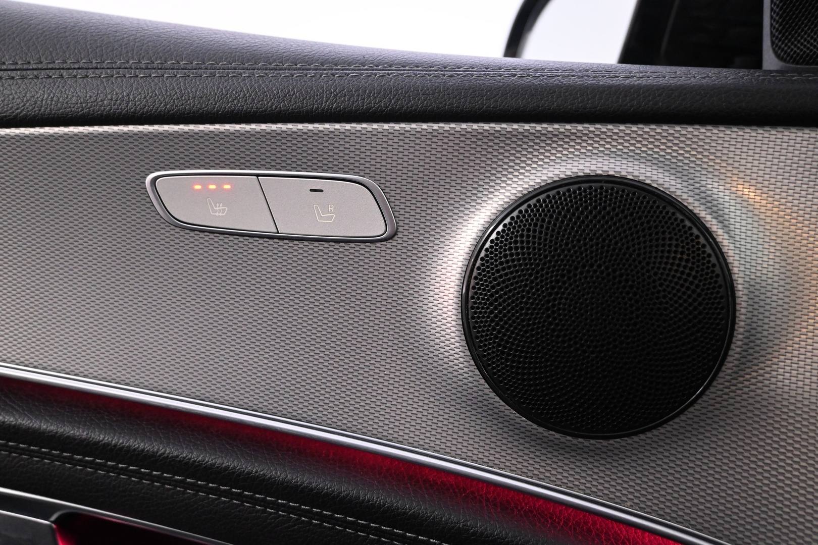 MERCEDES-BENZ E 2019