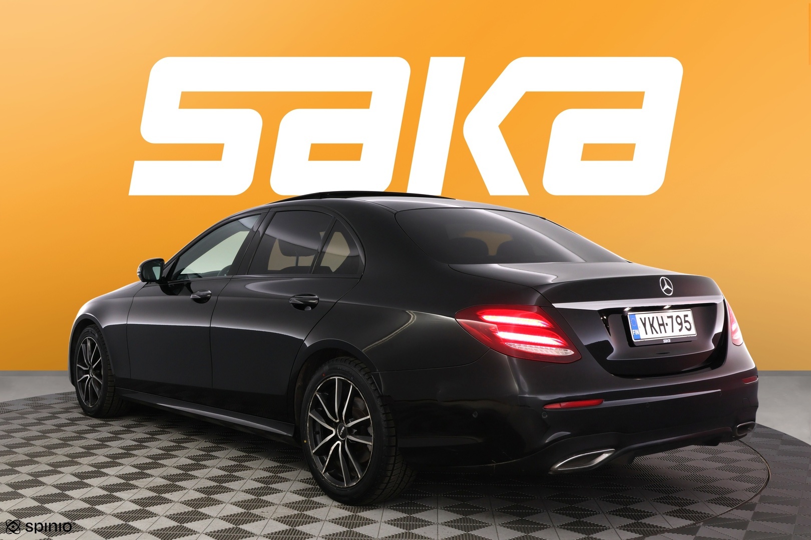 MERCEDES-BENZ E 2019