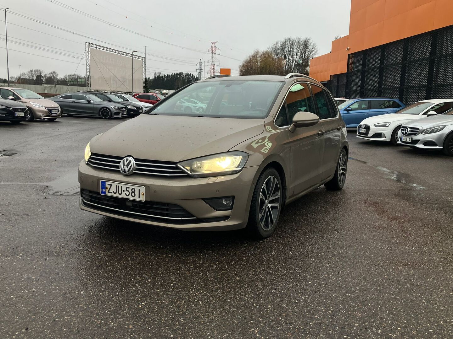 VOLKSWAGEN Golf Sportsvan 2015