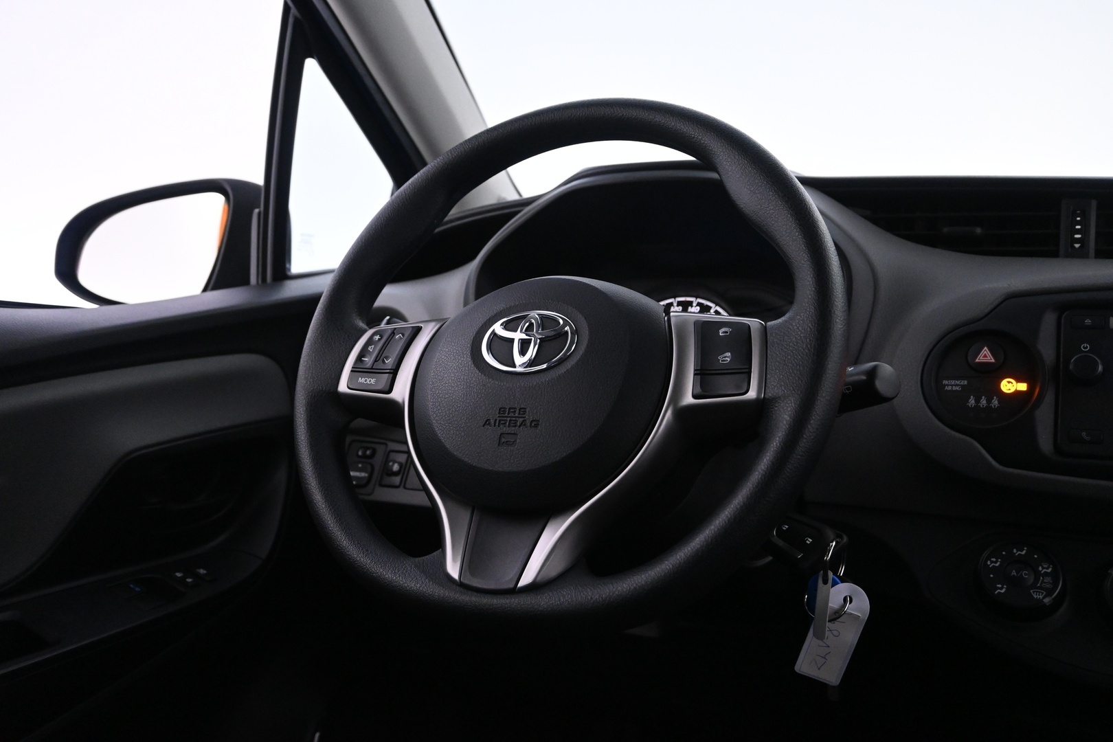 TOYOTA Yaris 2018
