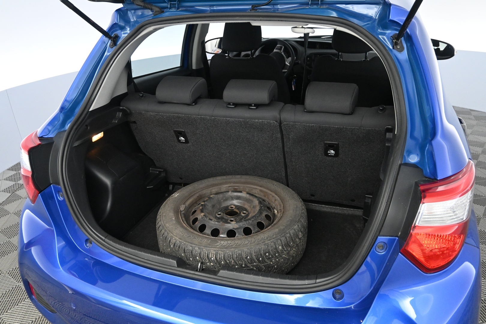 TOYOTA Yaris 2018